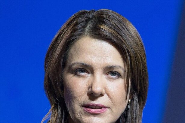 Danielle Smith’s subservient Florida trip flouts the Team Canada approach to fighting Trump