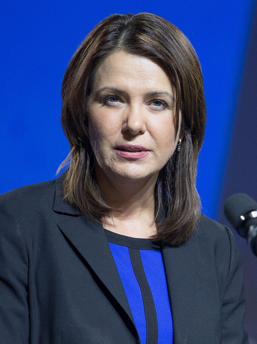 Danielle Smith’s subservient Florida trip flouts the Team Canada approach to fighting Trump