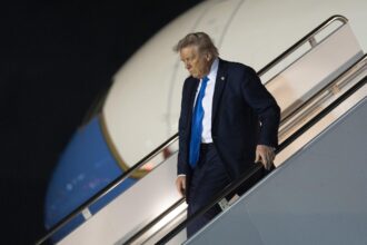 Trump offers advice to University of Alabama graduates in speech interspersed with politics