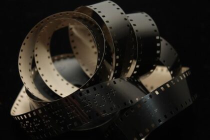 Trump Proposes Bold 100% Tariff on Foreign Films Following Jon Voight’s Call for Limited Measures