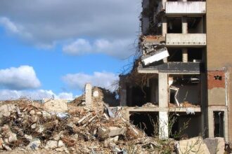 Transforming Tradition: The Controversial Plan to Replace the White House East Wing with a Grand Ballroom