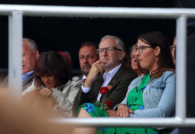 Here are three engaging rewrites (source removed). Pick the one you like or I can refine further:

1) How Gerrymandering and Party Politics Are Undermining Trump’s Support (April 24-27, 2026)  
2) Gerrymandering, Polarized Parties, and a Waning Trump: Key