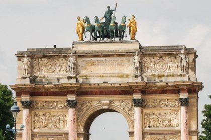 Trump says triumphal arch to be used for snipers, drones